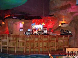 thekumachan_Jimmy_Buffetts_Beachcomber_Hawaii-2