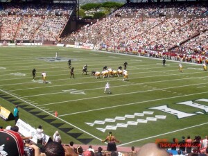thekumachan_USC-UH_football_game-2