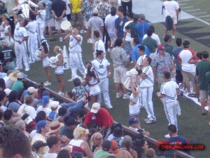 thekumachan_USC-UH_football_game-23