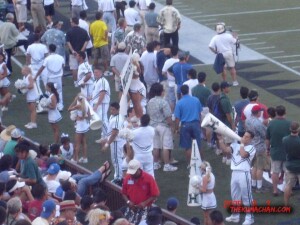 thekumachan_USC-UH_football_game-24