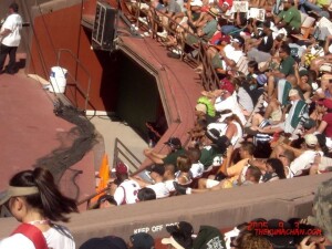 thekumachan_USC-UH_football_game-27